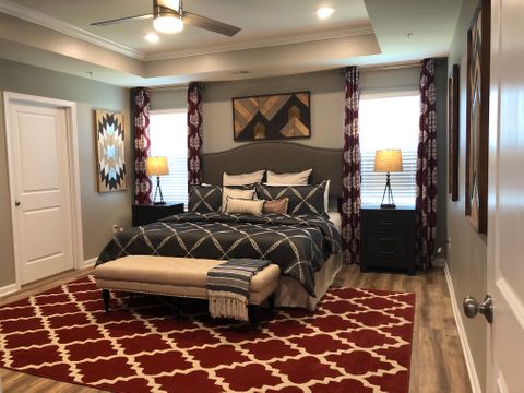 Room9Bed.9Bath