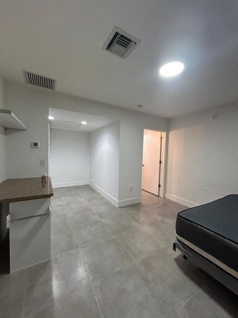 Private Room in 1Bed.1Bath