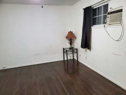 Spacious Studio Room available