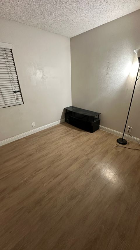 Private Room in 3Bed.2Bath