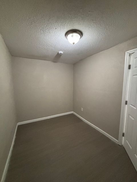 Entire Place 4Bed.1Bath