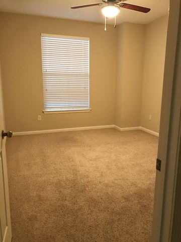 Single room available in 30004