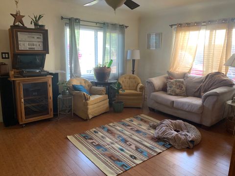 Private Room in 3Bed.1Bath