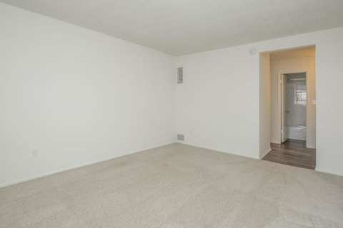 Private Room in 2Bed.1.5Bath