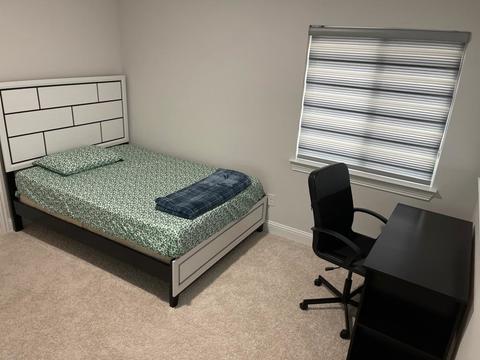 Private Room in 5Bed, 4.5 Bath