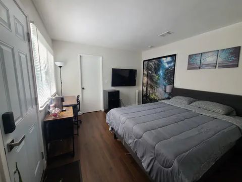 Private Room in 1Bed.1Bath