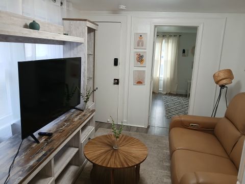 Entire Place 2Bed.1Bath
