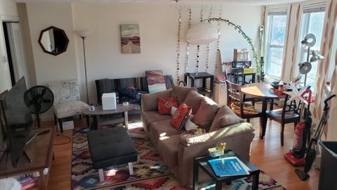 Private Room in 3Bed.1Bath