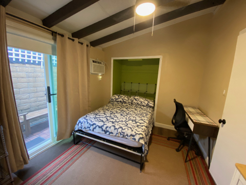 Private Room in 1Bed.1Bath