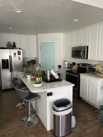 Private Room in 3Bed.3Bath