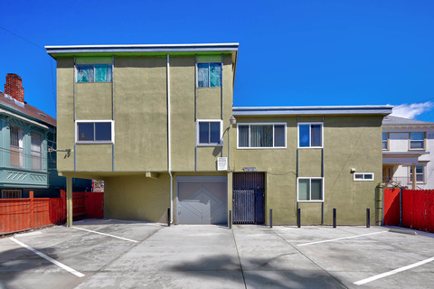 Enormous (750sqft) 1 Bed 1 Bath Apt