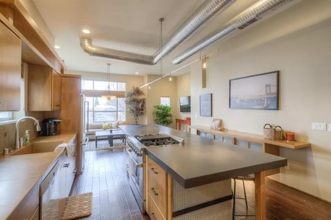 Beautiful 2Bed/2Bath downtown home