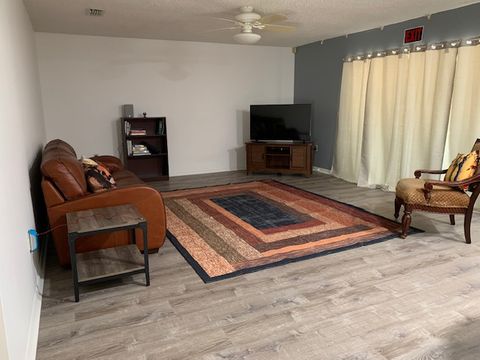 Private Room in 3Bed.2Bath