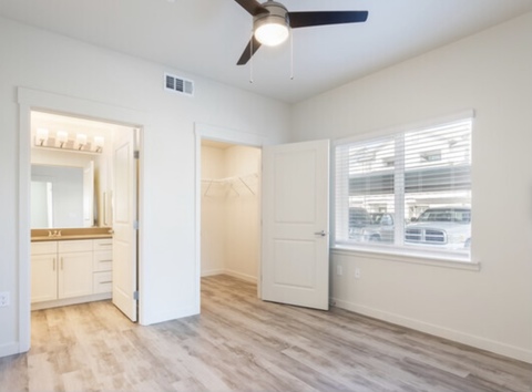 Private Room in 2Bed.2Bath