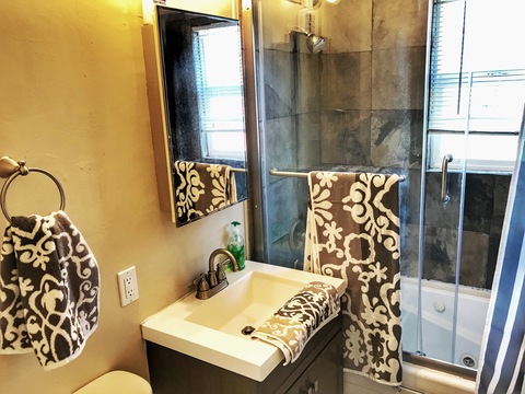 Private Room in 3Bed.1Bath