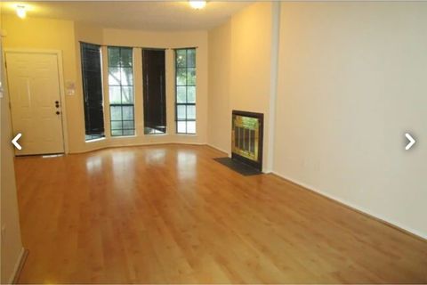 Private Room in 2Bed.1.5Bath