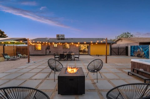 Fully furnished 3Bed 2Bath
