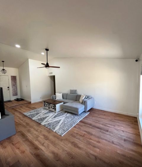 Private Room in 3Bed.2Bath