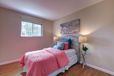 2 Bed, 1 Bath With Beautiful Loft