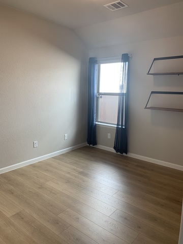 Private Room with Shared Bathroom