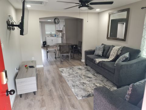 Entire Place 2Bed.1Bath