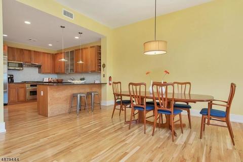 Private Room in 2Bed.3Bath