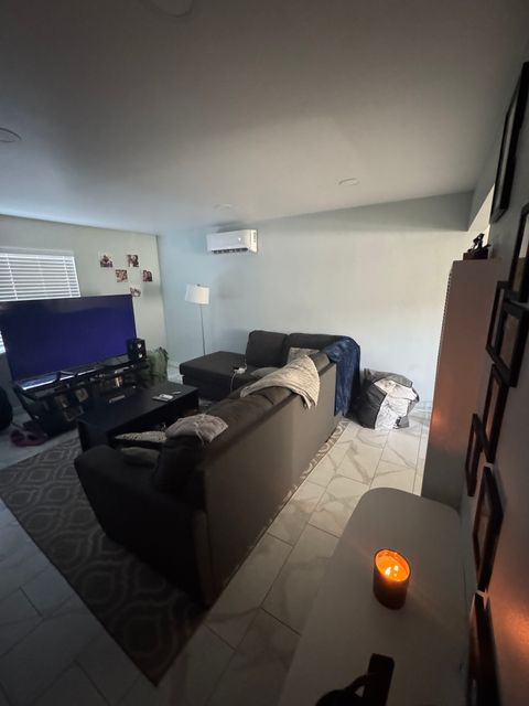 Private Room in 2Bed.1.5Bath