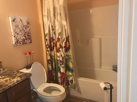 Private Room in 3Bed.3Bath