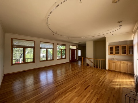 Perfect Location 6Bed.4Bath.