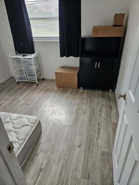 Private Room in 3Bed.1Bath