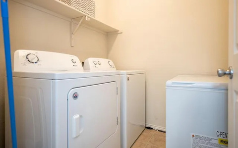 Private Room in 3Bed.3Bath