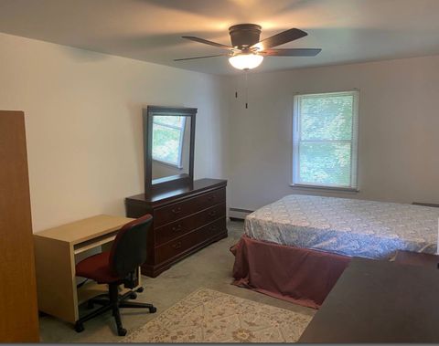 Entire Place 4Bed.1Bath