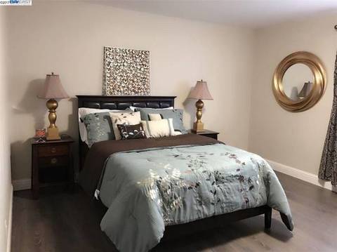 Private Room in 3bed.3bath