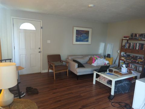 Private Room in 3Bed.1Bath