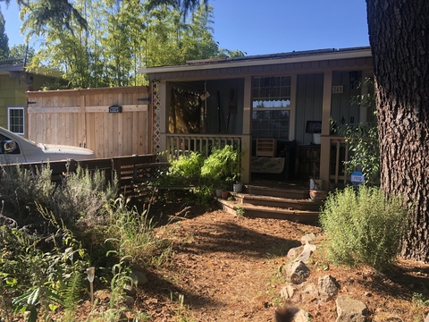 Fully fenced, privacy, convenience