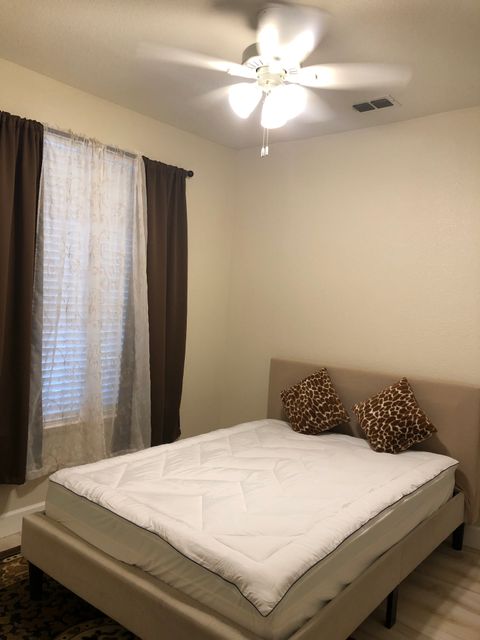 Room3Bed.2.5Bath