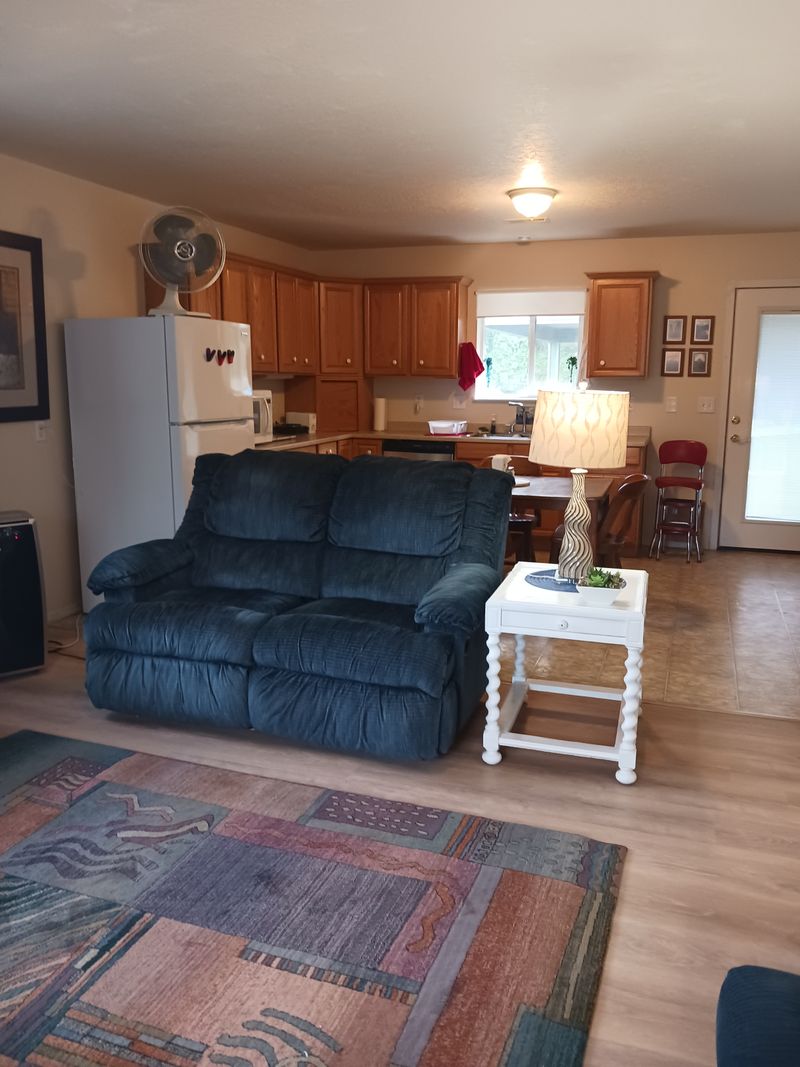 roommates in Milwaukie Entire Place 1Bed.1Bath - cirtru.com