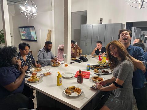 roommates in Los Angeles Creative Community - cirtru.com