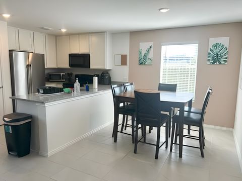 Modern New Home for Quiet, Hardworking Professionals - Minutes to Downtown & Trinity Groves (id. 19811)
