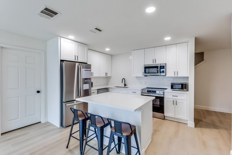 roommates in Undisclosed, Del Valle, TX 78617 Modern Home in Del Valle |  Bright & Spacious •  4-min Walk to Transit •  Near Circuit of The Americas •  WiFi Ready (id. 19687) - cirtru.com