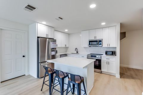 Modern Home in Del Valle |  Bright & Spacious •  4-min Walk to Transit •  Near Circuit of The Americas •  WiFi Ready (id. 19687)