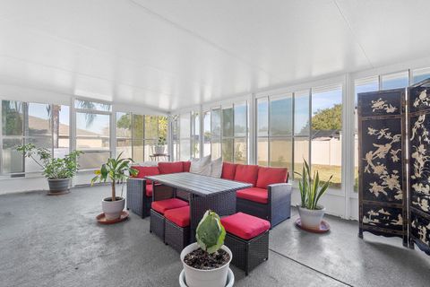 Clean & Quiet Apopka Home  | Move In This Week!  Comfortable, Peaceful Living • Safe Neighborhood • Fully Furnished & Ready Now • Easy Access to Shopping, Work & Major Highways (id. 26114)