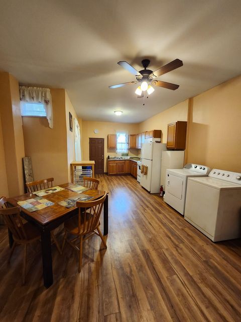 Budget Friendly Gem available for move in on April 26, 2026. Apply in advance, have a qualifying interview and get your room ! Welcome home ! (id. 28474)