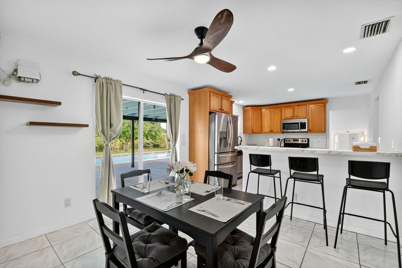 roommates in Undisclosed, West Palm Beach, FL 33407 Waterfront Oasis with Pool in West Palm Beach – Cozy, Bright & Perfect Location! Welcome your Home!. (id. 19398) - cirtru.com