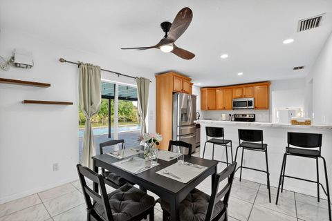 Waterfront Oasis with Pool in West Palm Beach – Cozy, Bright & Perfect Location! Welcome your Home!. (id. 19398)