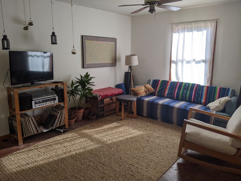Private Room in 3Bed.1Bath