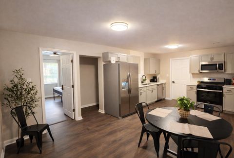 Live in Gainesville. Close to UCF and downtown (id. 30625)