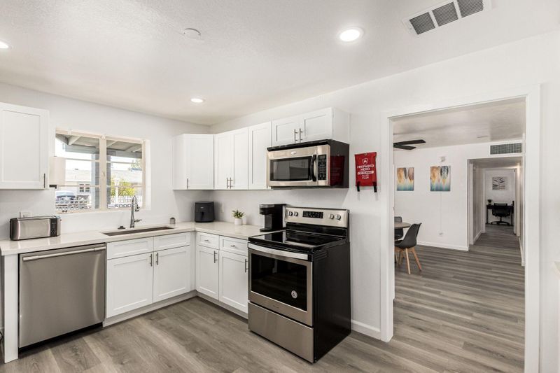 roommates in Undisclosed, Phoenix, AZ 85015 *JUST LAUNCHED!* Perfect Phoenix Location, Fully Furnished Kitchen, New Everything & Close to GCU! (id. 17641) - cirtru.com