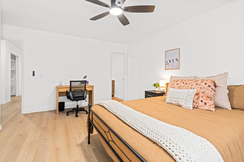 roommates in Undisclosed, Live Oak, TX 78233 All New, Clean and Ready for You!  Large rooms with workplaces and large yard area. (id. 14530) - cirtru.com