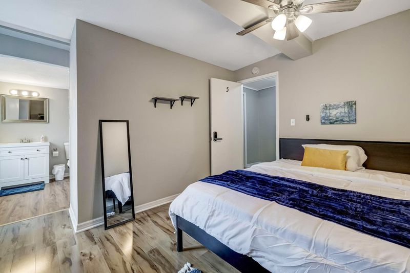 roommates in Undisclosed, Jacksonville, FL 32244 *Superhost*, over 2000 Sq Ft home, in a great location, near transit,shopping and much more! (id. 3881) - cirtru.com